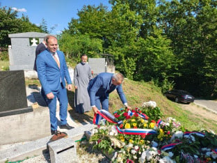 Minić položio vijenac na grob Slobodana Stojanovića