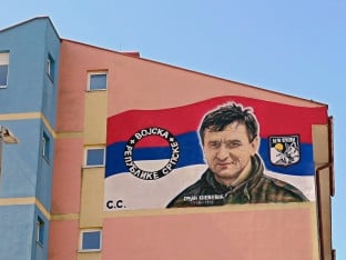 Командант "Белих вукова" добио мурал