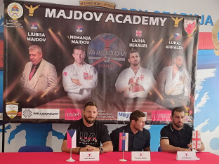 Олимпијски шампиони уче дјецу на Академији Мајдов