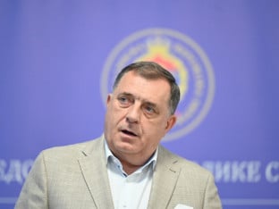 Dodik: Migranti u danu preplave EU, a nas šikaniraju na granicama