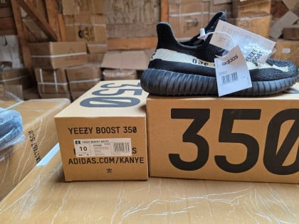 Akcija „Paket“: Oduzeto skoro 13.000 pari „Najk“ i „Adidas“ patika