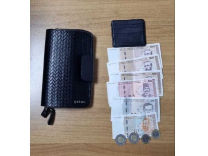 Провалио у аутомобил и узео новчаник