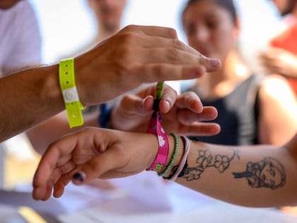 Otvoren kamp na Tjentištu: Počeo 12. "Jelen OK Fest" u Nacionalnom parku Sutjeska