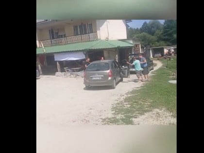 Селак објавио видео: Нападнути српски повратници код Санског Моста