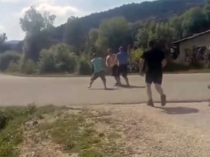 Нападнути српски повратници код Санског Моста (ВИДЕО)