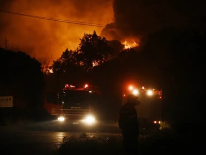 Велики пожар код Атине пријети домаћинствима