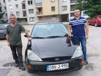 Несвакидашњи гест Драгана из Рогатице: Комшију обрадовао новим возилом
