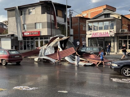 У снажном невремену у Скопљу повријеђено 15 људи