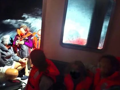 Драматично: Спашено 12 људи са насукане једрилице на Хвару