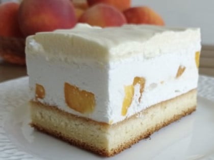 Kolač sa breskvama osvaja na prvi zalogaj