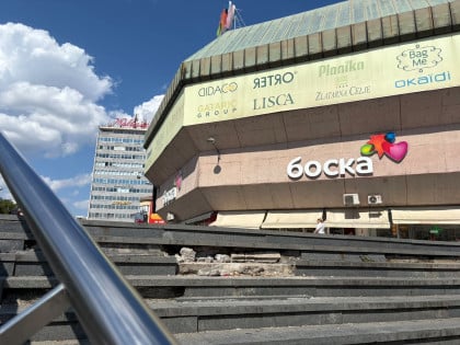 Опасност у центру Бањалуке: Оштећене степенице код кина "Палас"
