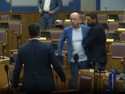 Zamalo došlo do fizičkog obračuna u Skupštini Crne Gore (VIDEO)