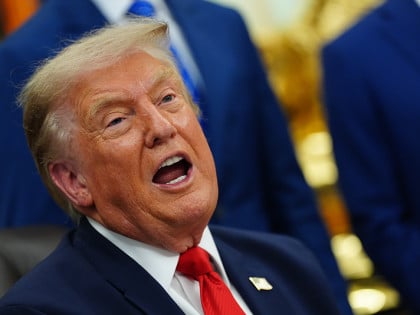 Трамп поново најавио снажне ударе на Иран: На нама је ред
