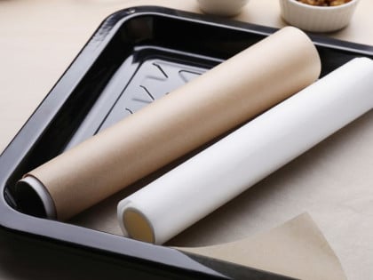 Braon ili bijeli papir za pečenje: Koji je bezbjedan za rernu, a koji nikako ne smije na visoke temperature