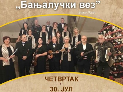 Вече традиције и мелодије: Ансамбл "Бањалучки вез" наступа у Градском парку у Теслићу