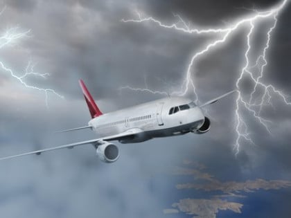 Гром ударио у авион након полијетања!