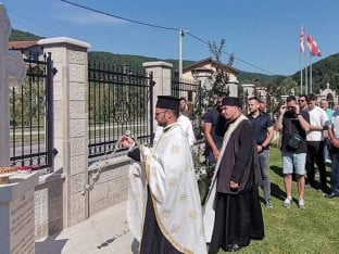 Освештан спомен-крст у манастиру Рмањ пред долазак званичника Српске и Србије