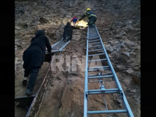 Драматично: Монаси спасавали дијете да не падне са литице