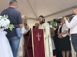 U Tesliću osveštani temelji parohijskog doma posvećenog kralju Dragutinu