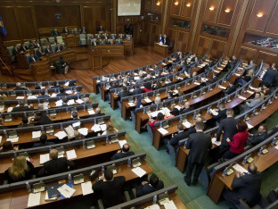 Курти добио јаја у главу (ВИДЕО)