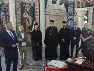 Minić odao počast poginulim srpskim borcima i obišao projekte u Tesliću
