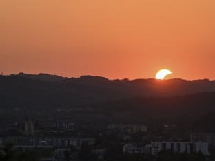 Brda zaklonila spektakl na nebu: Djelimično pomračenje Sunca u Banjaluci