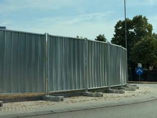 Počela izgradnja spomenika, ograđen kružni tok