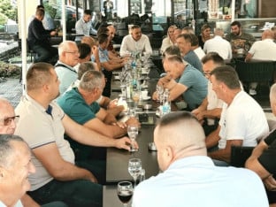 Minić sa prnjavorskim lovcima: "Narodski, opušteno i od srca"