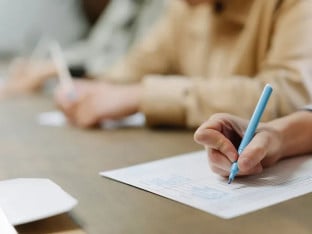 Ministri, poslanici, direktori, pomoćnici: Ko se sve nalazi na kompenzacionim listama?
