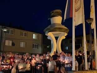 Сузе и понос у Калиновику: Грађани одали почаст генералу Младићу