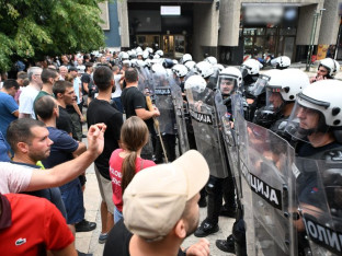 Ужице: Сукоб демонстраната са полицијом, повријеђен сниматељ РТС-а