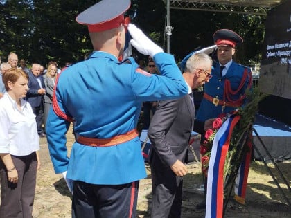 Положени вијенци на споменик Србима и Јеврејима убијеним на Илиндан 1941. године у Шушњару