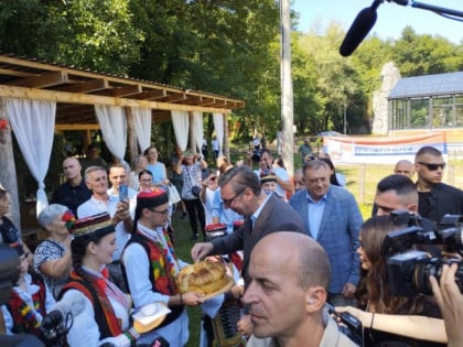 Вучић и Додик у Шипову: Српска уз Србију била на сваком мјесту у свијету (ФОТО)