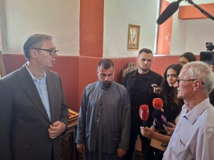 Vučić i Đokić odali počast poginulim i nestalim