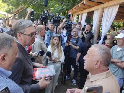 Vučić posjetio porodičnu kuću u Čipuljiću: Ovde sam naučio da nikada ne zaboravim odakle sam krenuo