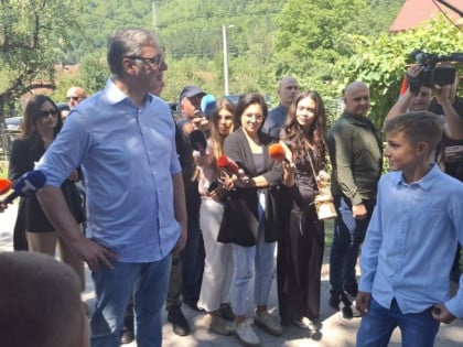 Vučić u opštini Jezero: Dobićete veliku pomoć Srbije