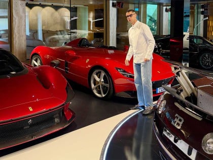 Od Bugatija do Ferarija: Ronaldo objavom iz garaže oduševio milione obožavalaca (FOTO)