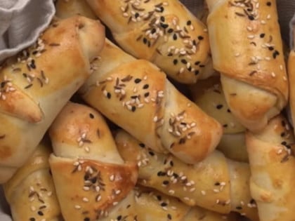 Рецепт за брзе кифлице са шунком и сиром