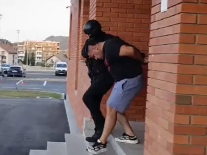 Osumnjičeni za pomaganje u napadu na Dabića ide na slobodu
