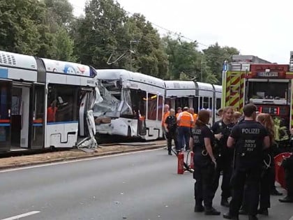 Užas u Njemačkoj: Sudar tramvaja, preko 25 povrijeđenih, troje kritično!