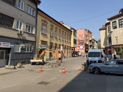 Potapajući stubići štite šetalište od vozača