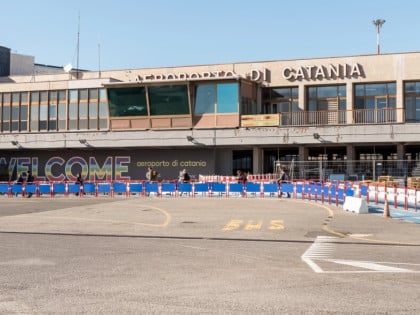 Аеродром на Сицилији обуставио доласке летова због активности вулкана