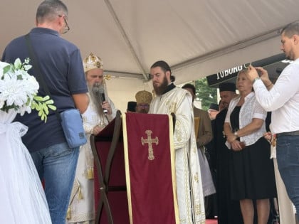 U Tesliću osveštani temelji parohijskog doma posvećenog kralju Dragutinu