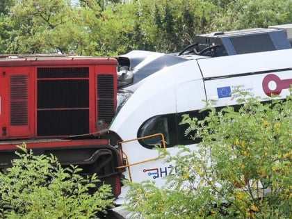 U sudaru vozova šest osoba teže povrijeđeno