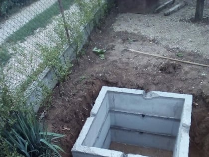 Дјевојка упала у шахт дубок пет метара док је покушавала да уђе у кућу