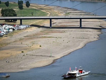 Dramatično pada vodostaj Rajne: Ključni plovni put mogao bi biti podijeljen na dva dijela