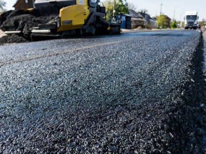 Orao svježi asfalt traktorom, pa završio u pritvoru: Šteta oko 93.000 evra
