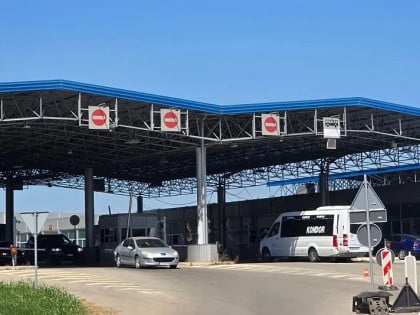 Инцидент на граници: Полицајац и полицајка сукобили се пред путницима