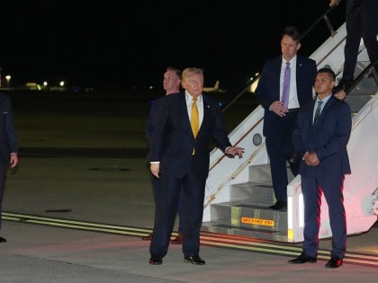 Trampova tajna operacija: Pobjegao iz aviona uz pomoć kamiona za ketering
