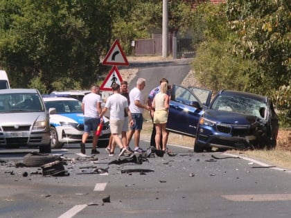 Sudar kombija i automobila u banjalučkom naselju Zeleni Vir: Povrijeđene dvije osobe